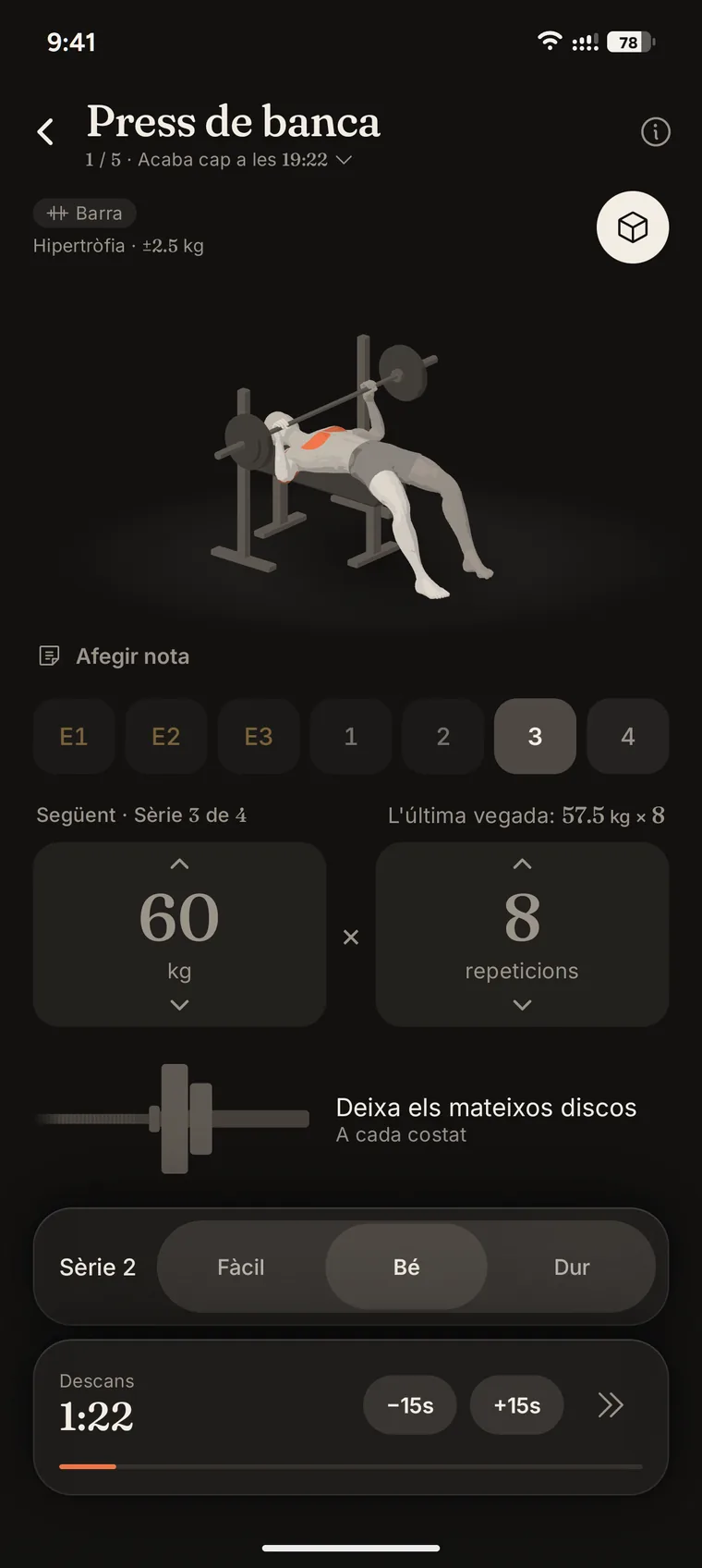 L'Iro durant un press de banca, amb la figura 3D de l'exercici.